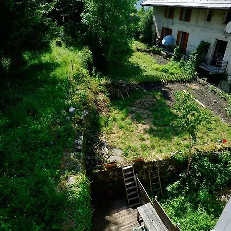 Refuge Du Vieux Bourg 게스트하우스 *